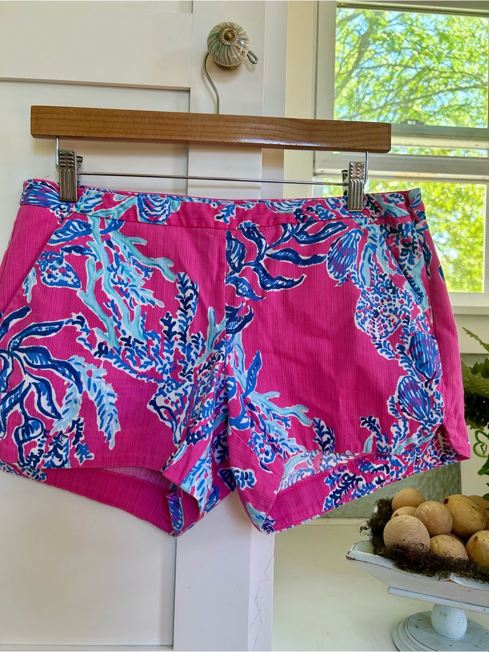 Lily Pulitzer Women’s Pink Blue Coral Print Shorts with pockets! Size 4